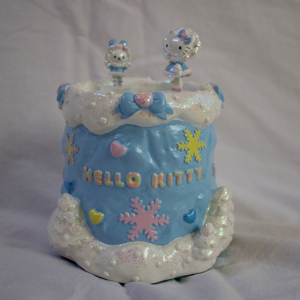 Hello Kitty Winter Music Box (Collectible)